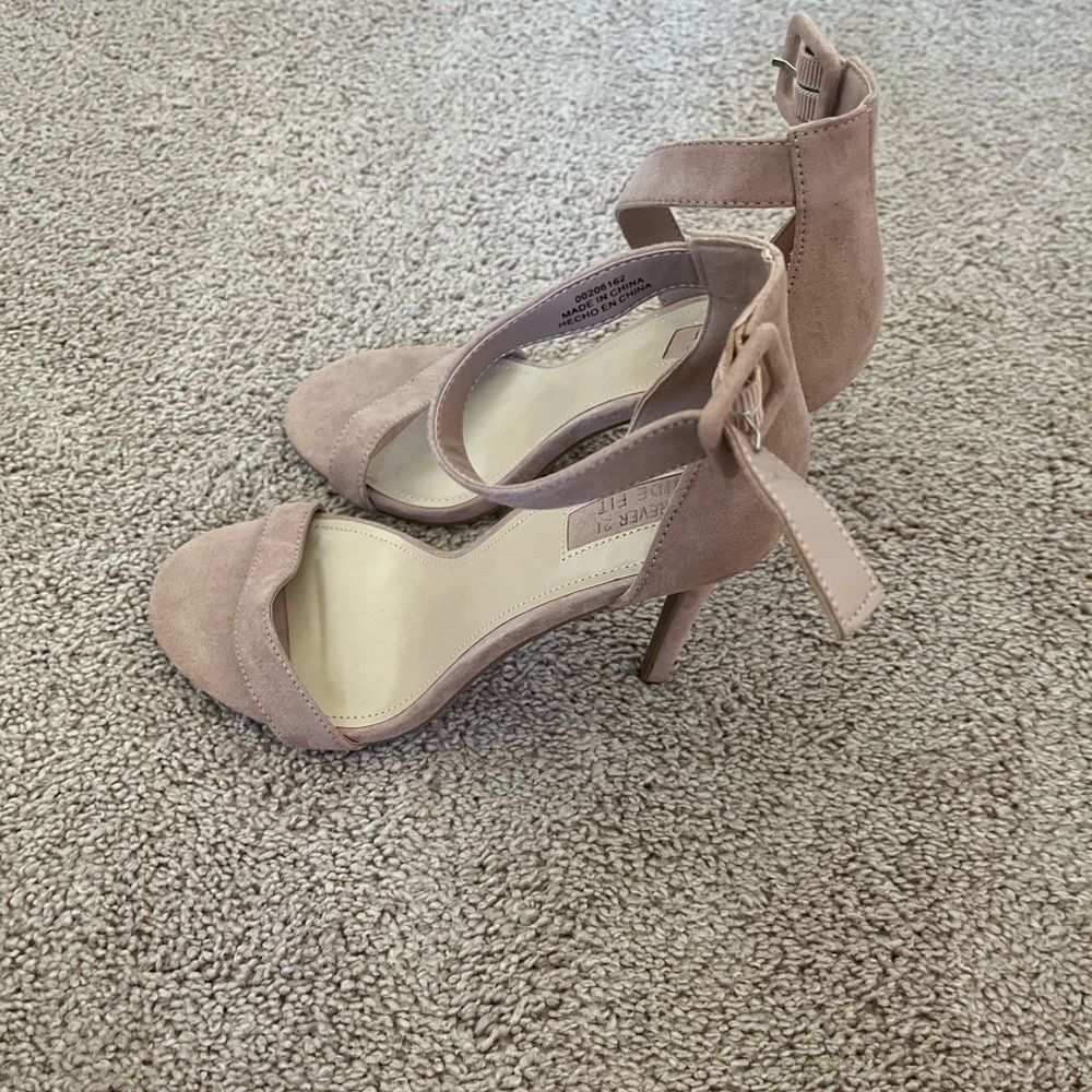 Forever 21 light pink heels 😍